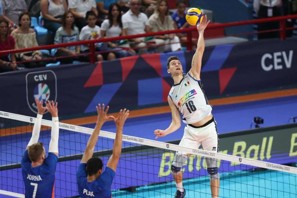 The Opposite Hitter Volleyball Position. Comprehensive Guide