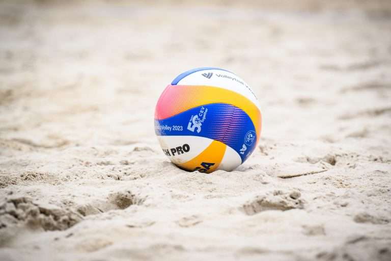 The 6 Best Volleyballs In 2025 (Professional Opinion / Tested)