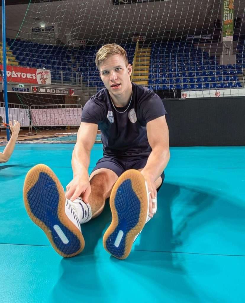 How to Choose Volleyball Shoes: The Complete Guide 10 Screenshot 20240212 091541 Instagram 1 1